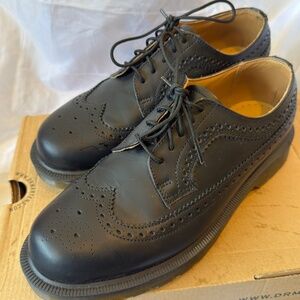 Dr Doc Martens 3989 Wingtip Shoes Black Brogue Oxford Unisex Sz 9 ladies, men 8